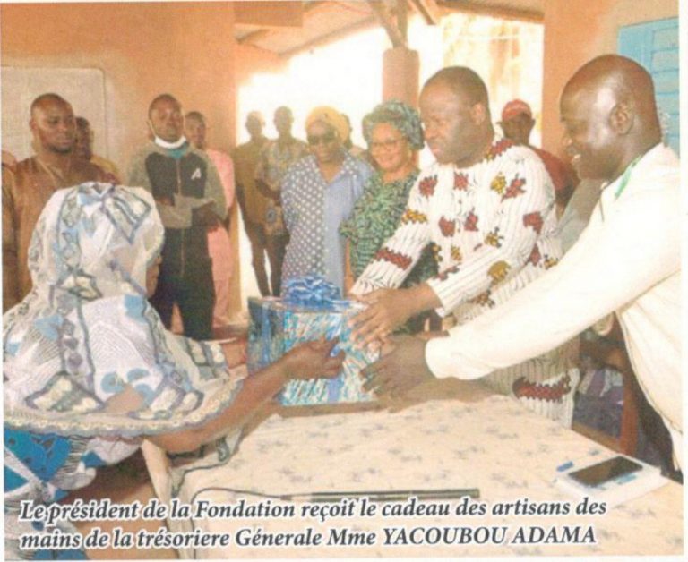 La Fondation Paul DARBOUX en visite le siège du collectif des associations des artisans de la commune de Ouaké